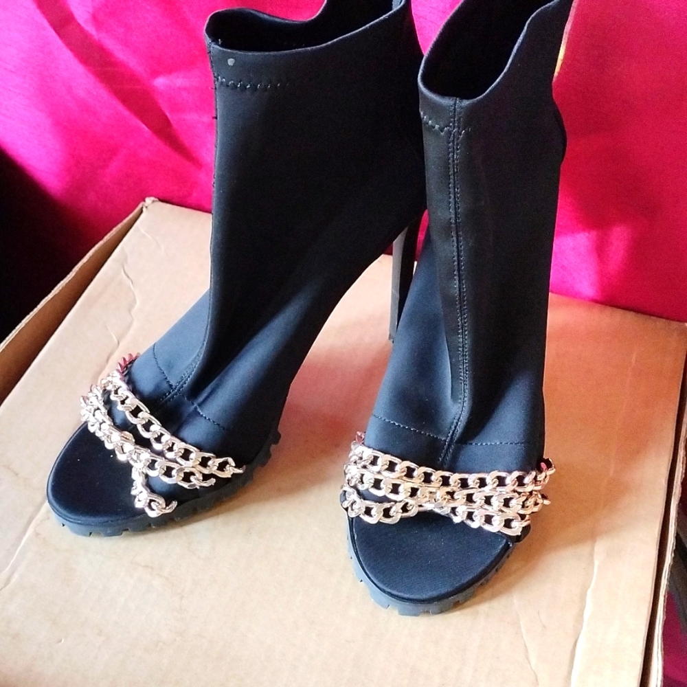 Size 10 black open toe boot heels